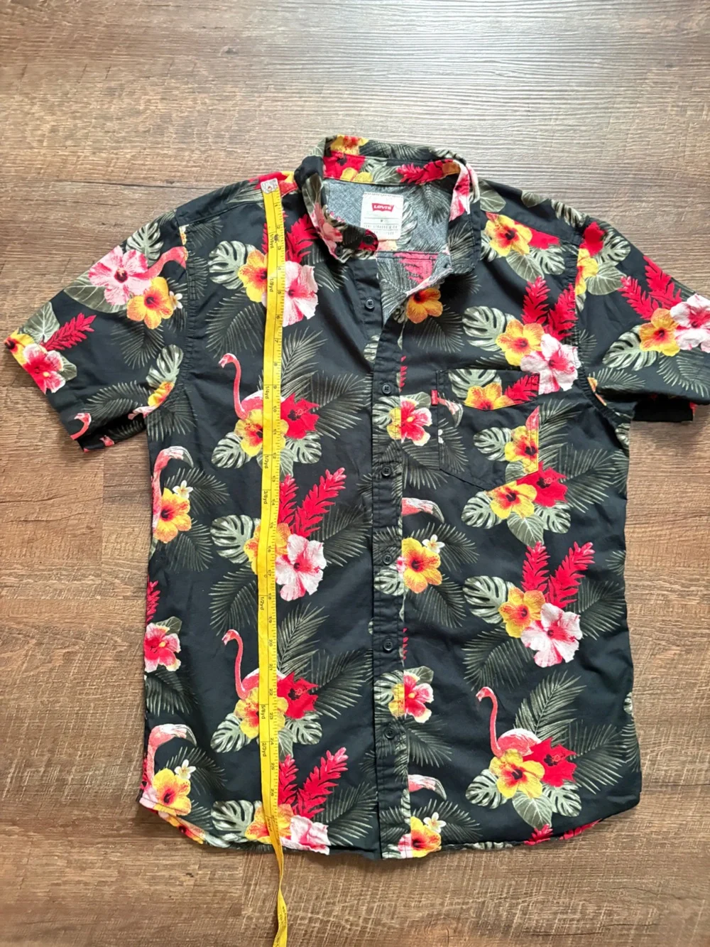 Levi’s tropical Hawaiian button down shirt flamingos cotton resort vacation sz M